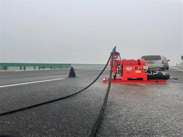 马尔康马路路基路面开裂下沉注浆加固灌浆